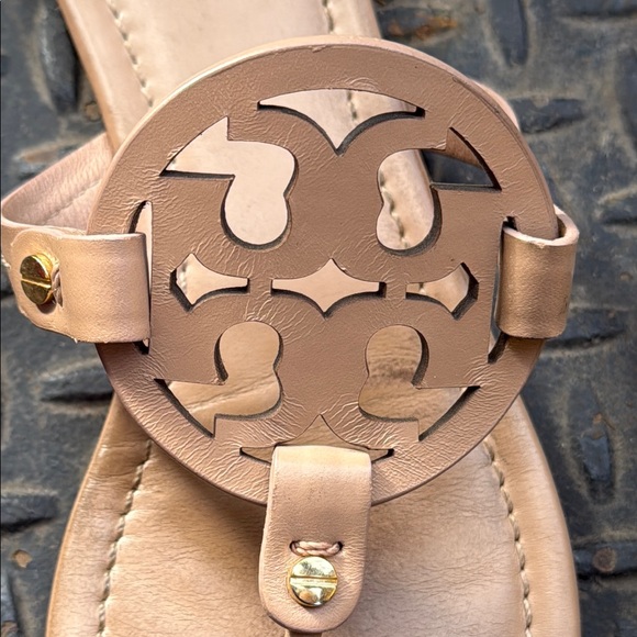 Tory Burch Tan Leather Sandals with Logo Cutout - Picture 10 of 11